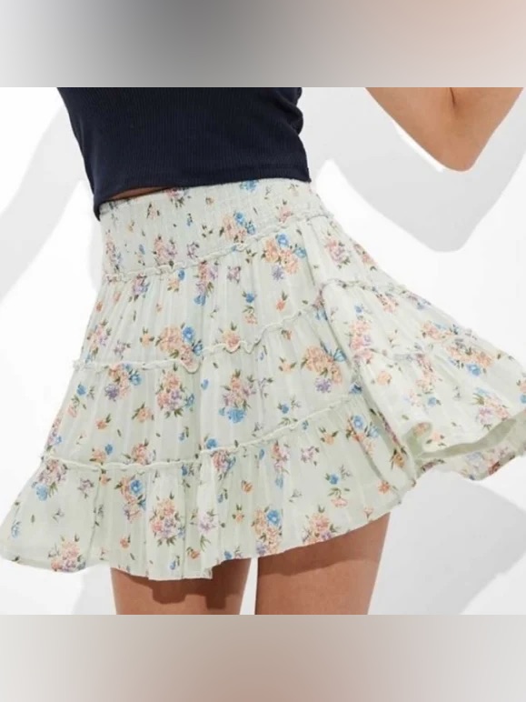 American Eagle Green Floral Tiered Mini Skirt
